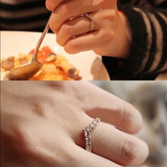 Heart Shaped Crystal Ring - Picture 3 of 3